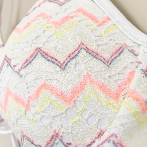 Victoria’s Secret Full Cup Halter Bikini Top - Picture 2 of 3